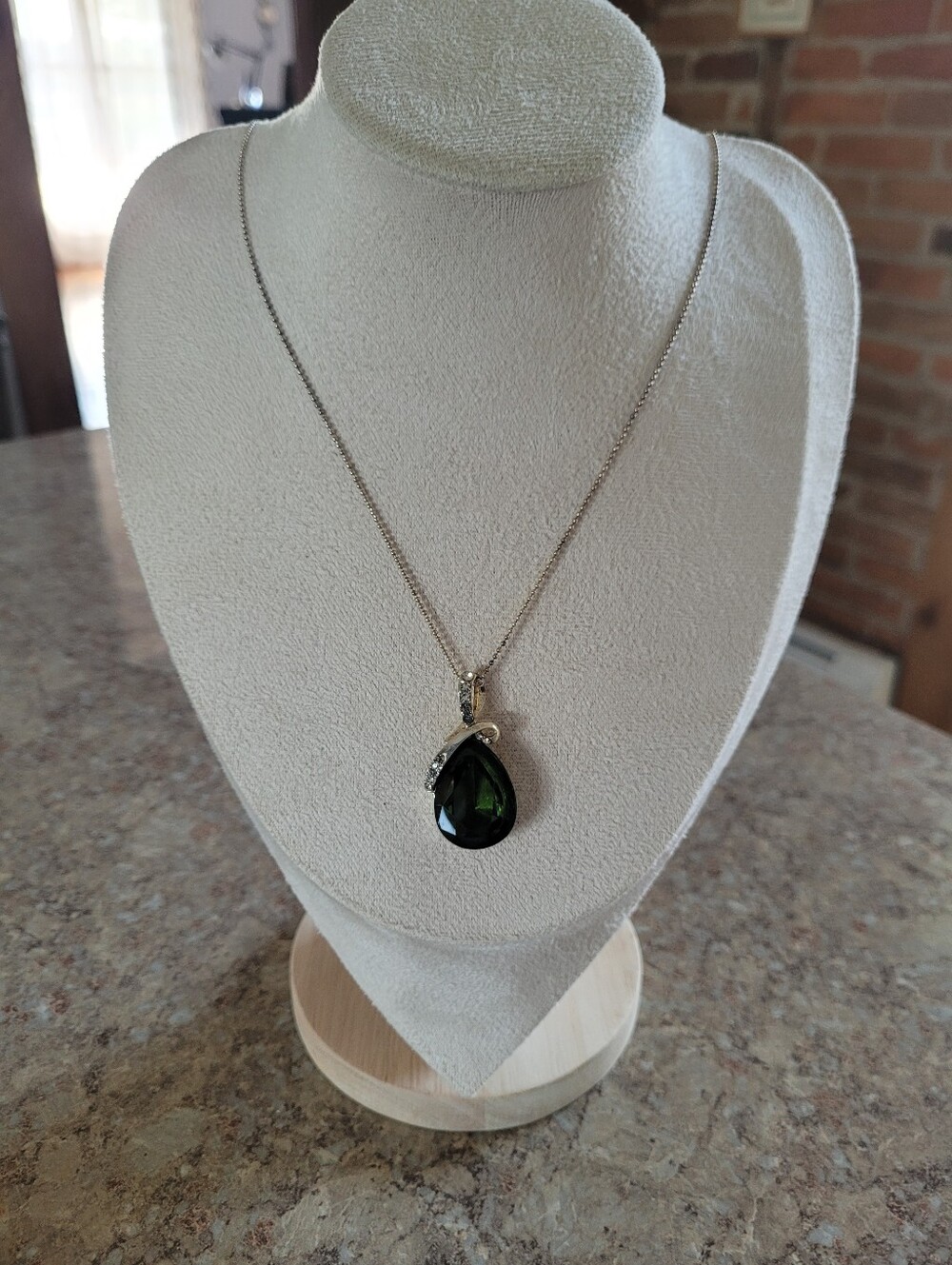 Emerald Green Teardrop Pendant Necklace - Sparkling Silver Detail